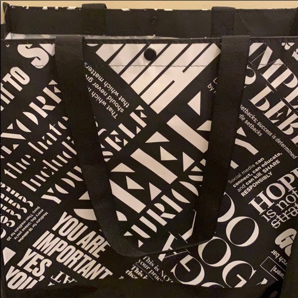 Large Lulu Lemon reusable bag - Picture 3 of 3